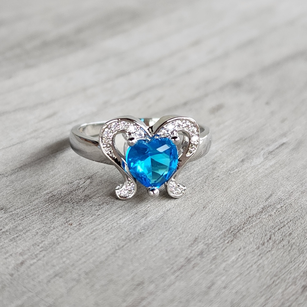 925 Sterling Silver Swiss Blue Topaz and White Topaz Size 6.75 Heart Ring NEW